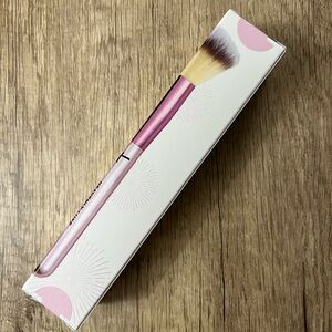 IT Cosmetics Limited Edition Complexion Foundation brush - Pink - NWT - sealed